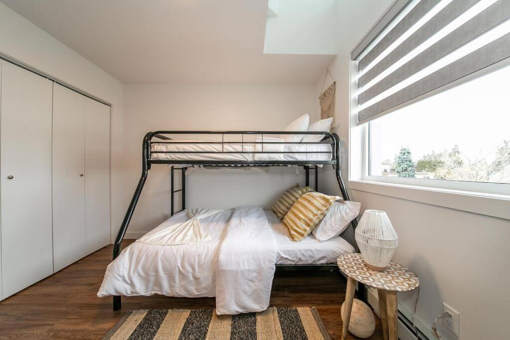 Bali Vibes Suite, Secure Ug Parking, 5 Min To Dt & Rogers Place, Long Stays, Fast Wifi Apartment Edmonton