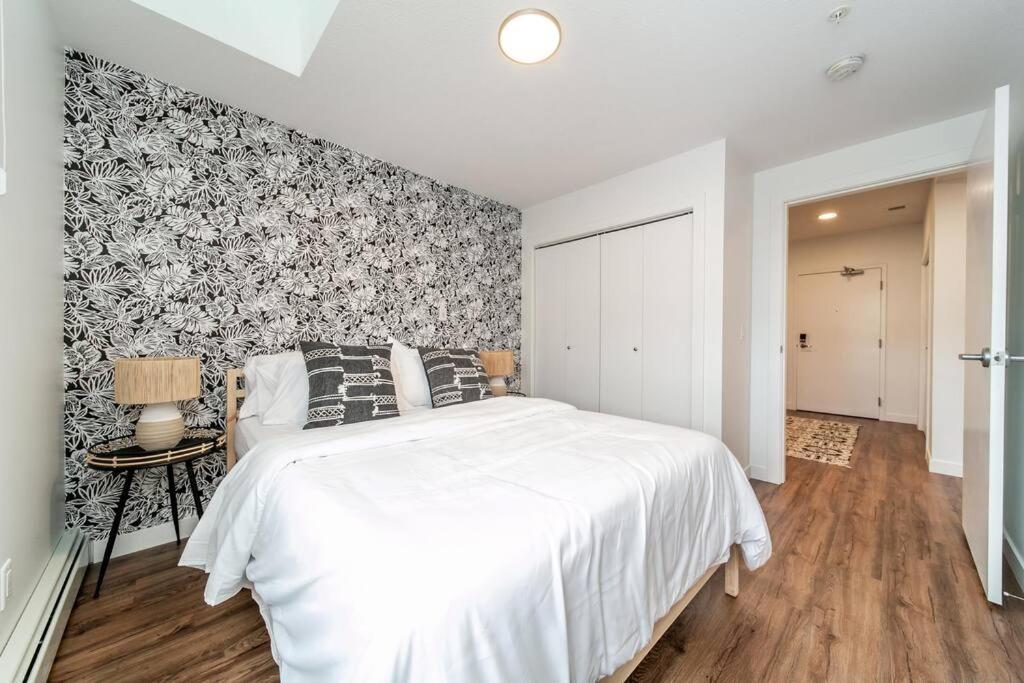 Apartment Bali Vibes Suite, Secure Ug Parking, 5 Min To Dt & Rogers Place, Long Stays, Fast Wifi *