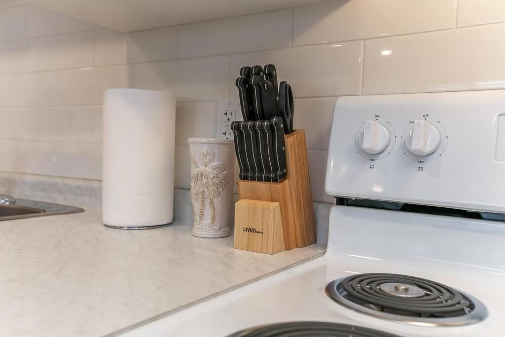 Apartment Bali Vibes Suite, Secure Ug Parking, 5 Min To Dt & Rogers Place, Long Stays, Fast Wifi Edmonton